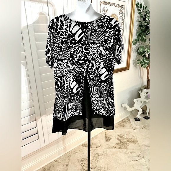 EUC Shannon Ford of NY short sleeve black & White blouse size 1X - Picture 2 of 2
